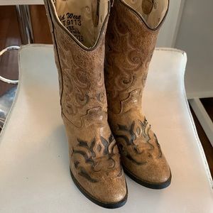 Used cowboy boots ; Unisex